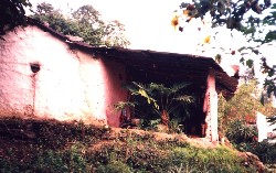 Casa construida con barro y bahareque